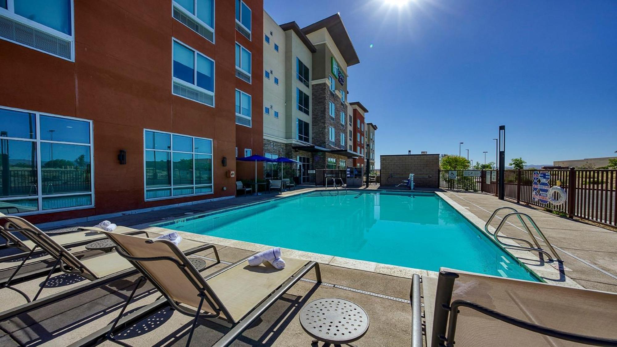 Holiday Inn Express & Suites Ridgecrest - China Lake By Ihg Exteriör bild